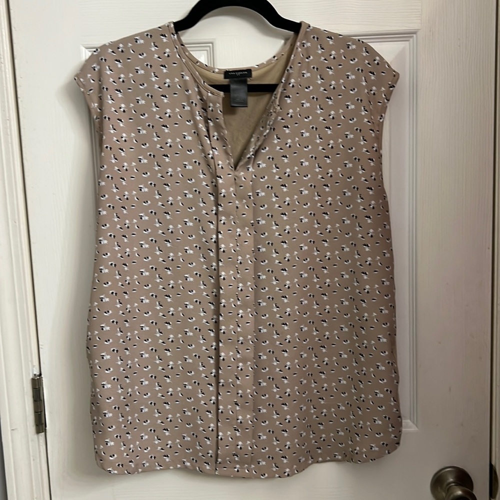 Ann Taylor large sleeveless top